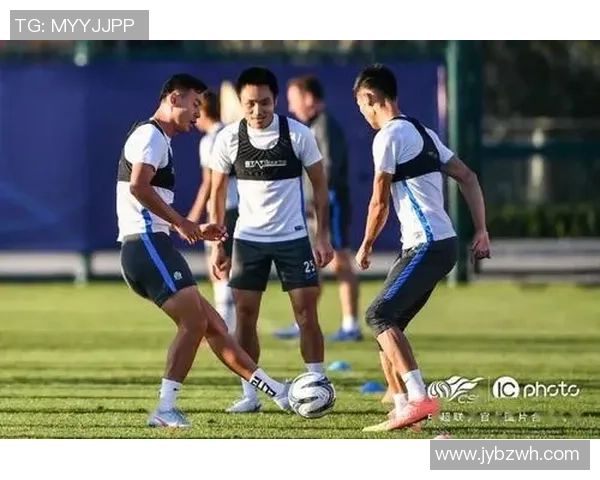 足球巨星赛前高强度训练揭秘展现体能技巧与团队默契磨炼全过程