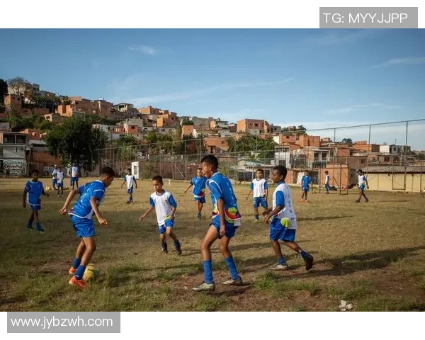 我在绿茵场上追逐梦想 透过汗水与努力书写属于我的传奇 我在绿茵场上追逐梦想 透过汗水与努力书写属于我的传奇